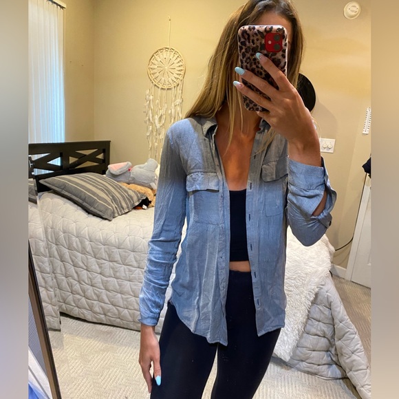 Grey express button up top - Picture 3 of 4